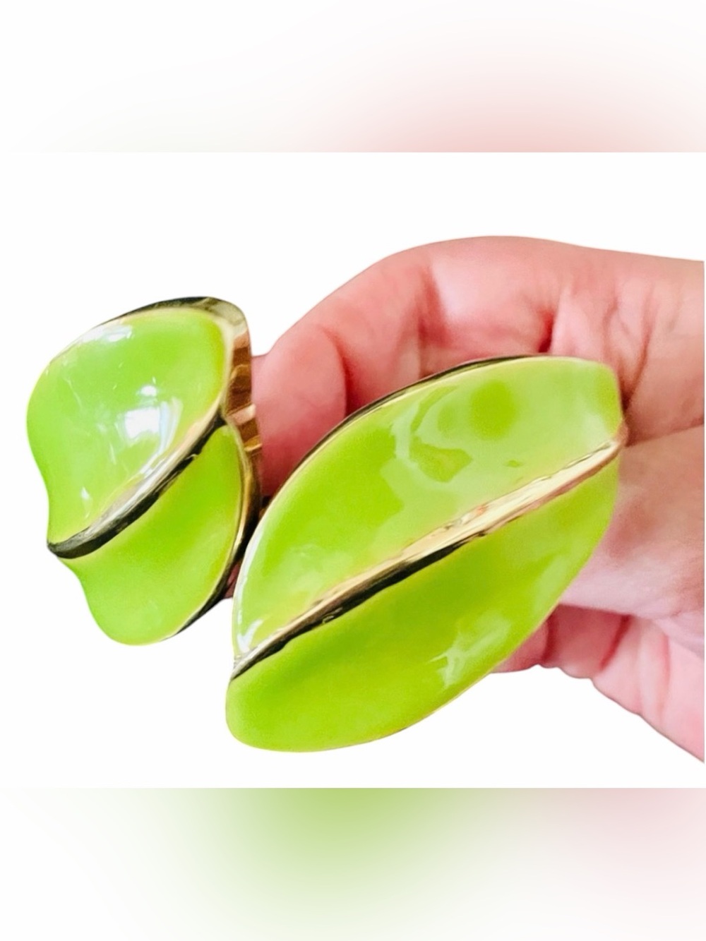 🔴Lime Green and Gold Clamper Style Statement Bracelet, NWT